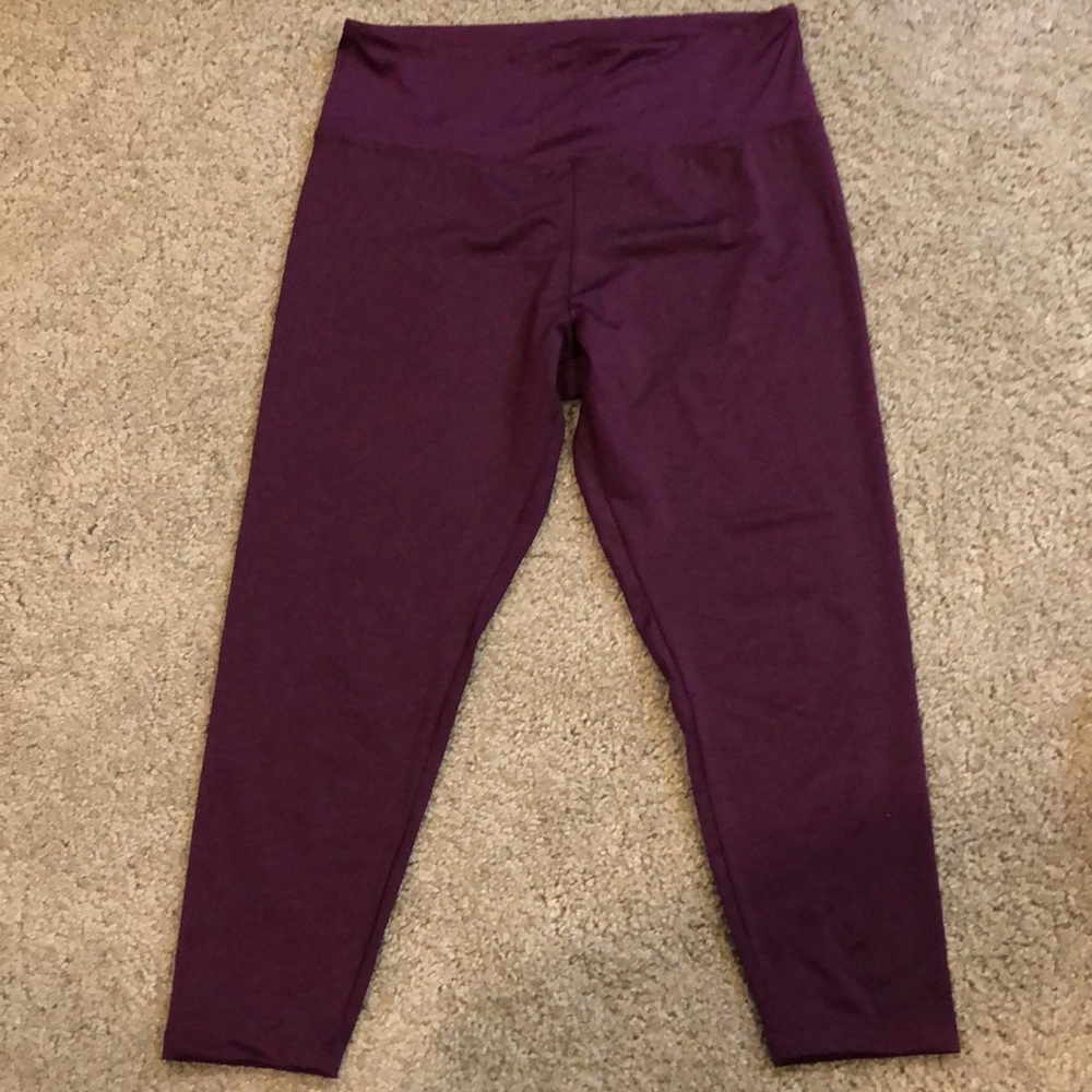 Cropped purple leggings!